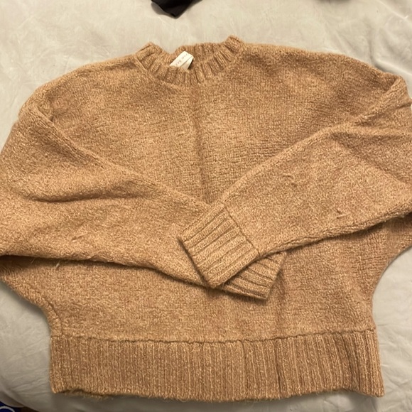 Worn super soft aritzia the group babaton sweater in caramel color - Picture 1 of 1